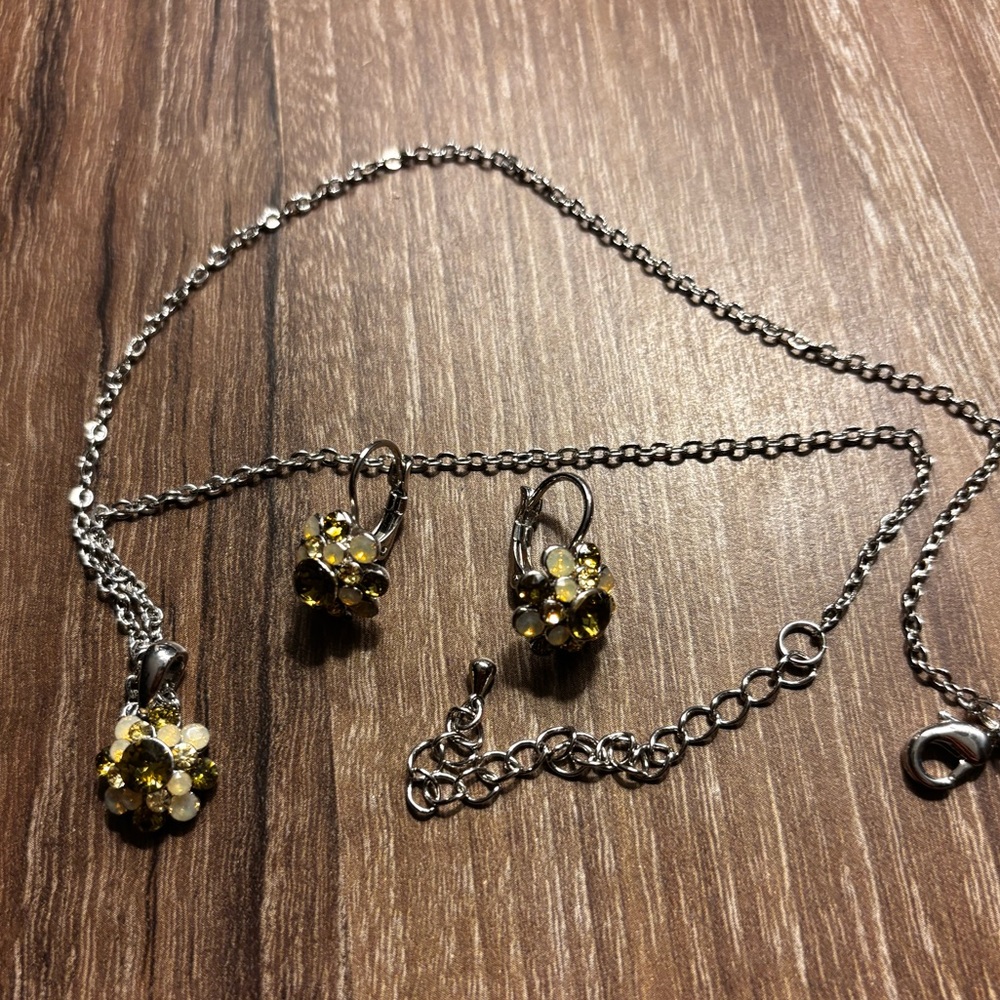 Elegant Silver light green and Yellow Flower Jewelry Set